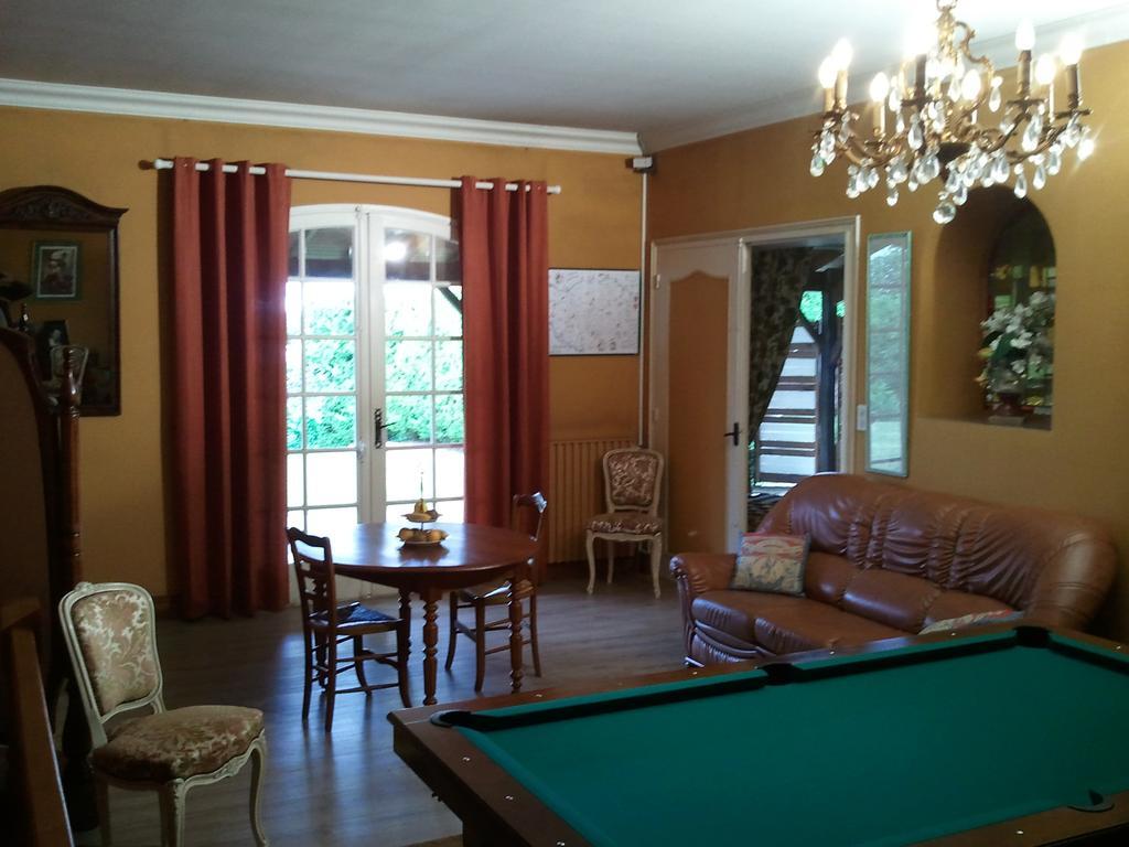 Mas Du Trezon Bed & Breakfast Cholet Exterior photo