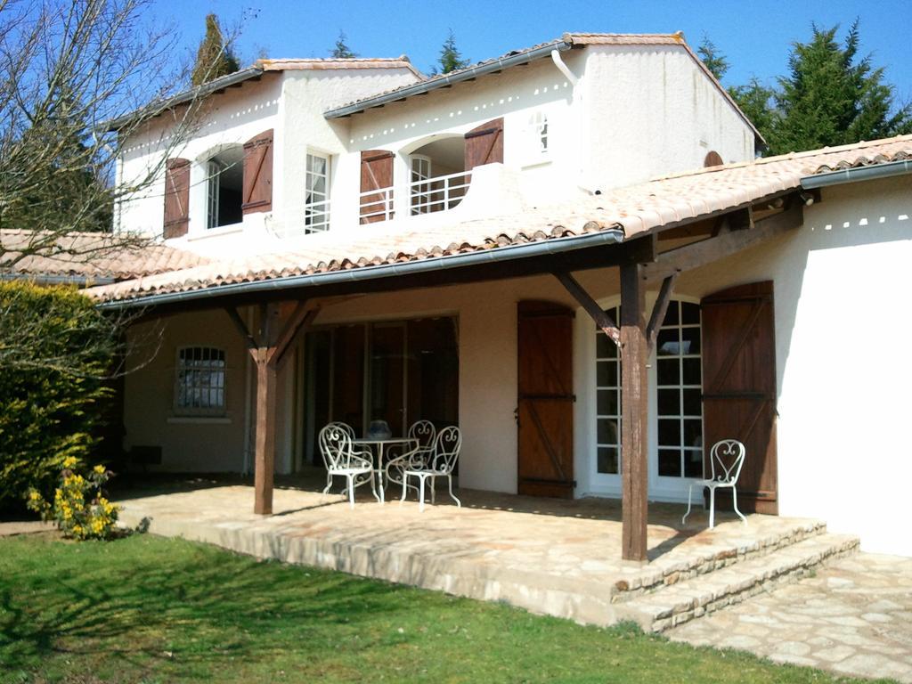Mas Du Trezon Bed & Breakfast Cholet Exterior photo